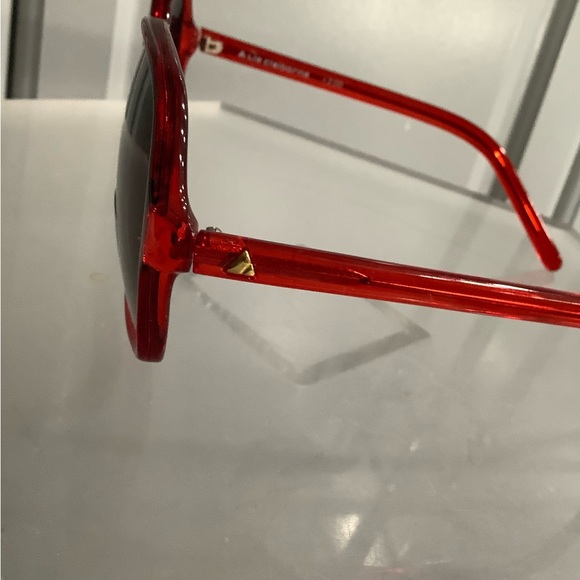 Liz Claiborne Vtg Woman’s Oversized Red Sunglasses, Smoke Gray BiFocal Lens, main image 10